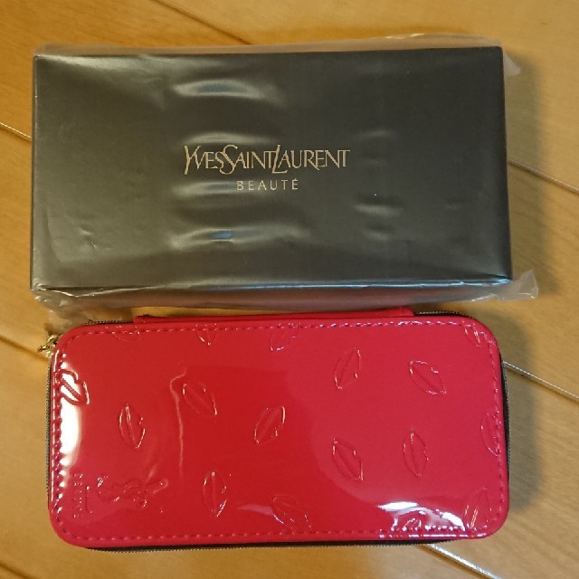 Yves Saint Laurent Beaute(イヴサンローランボーテ)のイヴサンローラン ブラシ3本セット♥️ コスメ/美容のベースメイク/化粧品(その他)の商品写真