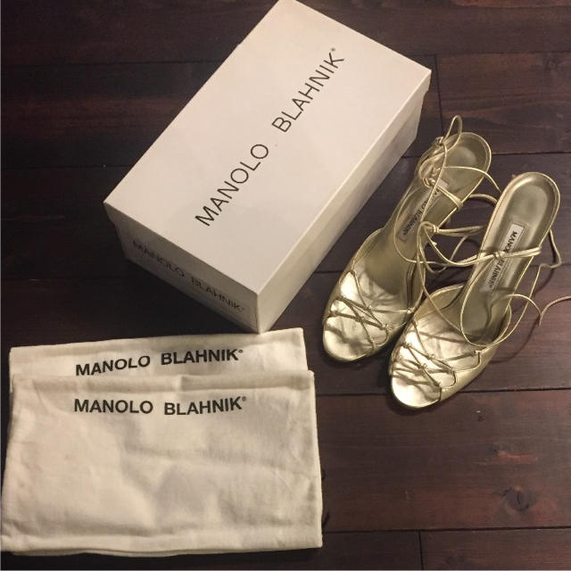 MANOLO BLAHNIK(マノロブラニク)のMANOLO BLAHNIK☆ゴールド サンダル サイズ37 レディースの靴/シューズ(サンダル)の商品写真
