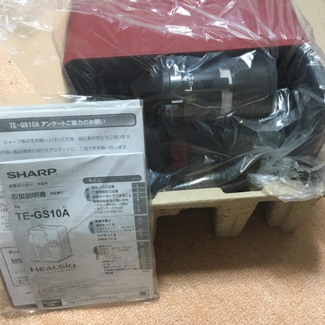 SHARP(シャープ)の【新品・未使用】SHARP シャープ ヘルシオ お茶プレッソ）レッド スマホ/家電/カメラの調理家電(調理機器)の商品写真