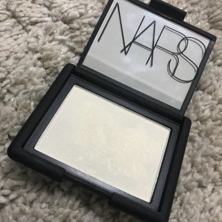 ナーズ(NARS)のNARSハイライティングブラッシュパウダー(チーク)