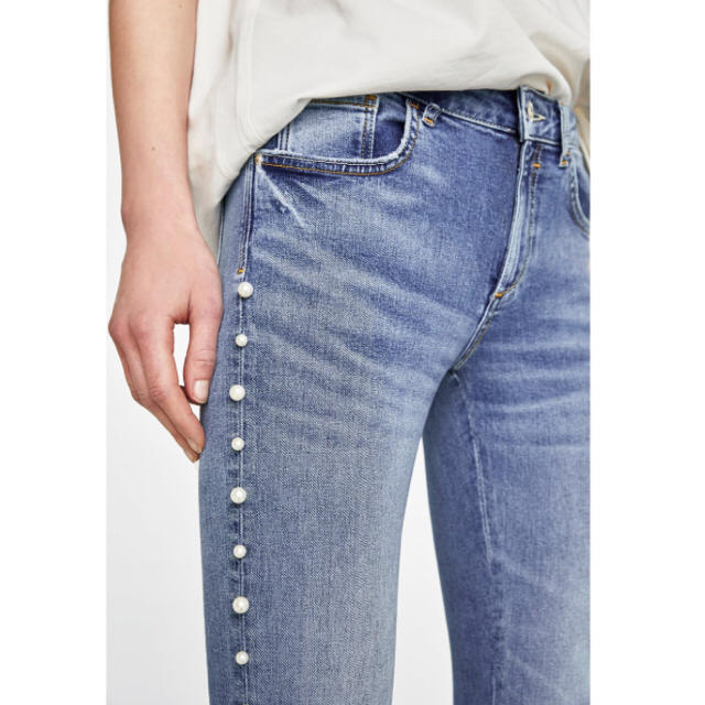 ZARA(ザラ)のzara＊サイドパールビーズ付きデニム レディースのパンツ(デニム/ジーンズ)の商品写真