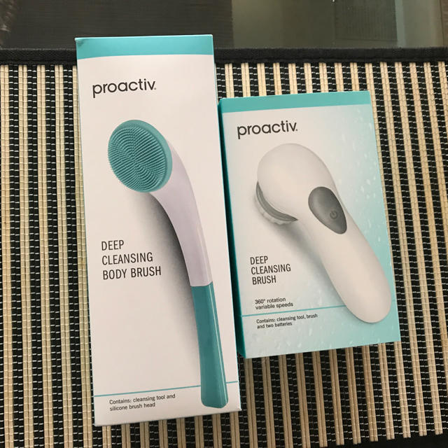 proactiv(プロアクティブ)のプロアクティブボディブラシ、クレンジングブラシ コスメ/美容のスキンケア/基礎化粧品(その他)の商品写真