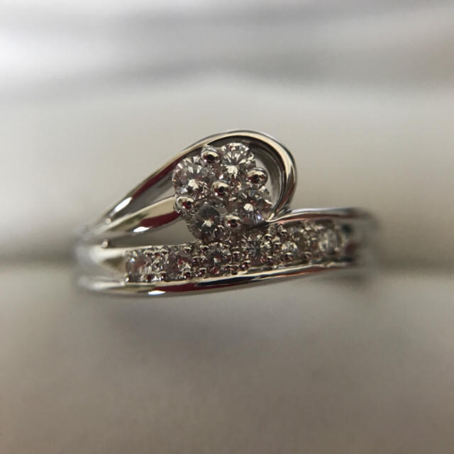 専用ページ 1 PT900フラワーダイヤモンドリング レディースのアクセサリー(リング(指輪))の商品写真