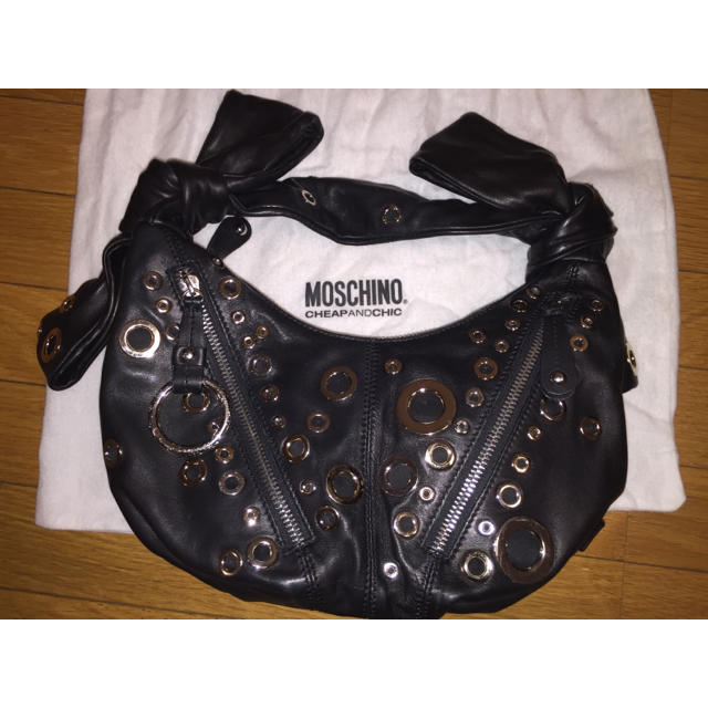 MOSCHINO(モスキーノ)のMOSCHINOモスキーノ ブラックレザーショルダーバッグ鞄 レディースのバッグ(ショルダーバッグ)の商品写真