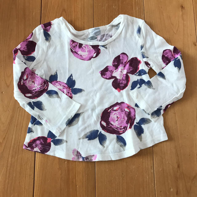 Old Navy(オールドネイビー)のold  naby 花柄カットソー   キッズ/ベビー/マタニティのベビー服(~85cm)(シャツ/カットソー)の商品写真