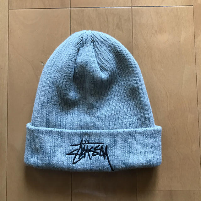 STUSSY(ステューシー)のニット帽 レディースの帽子(ニット帽/ビーニー)の商品写真