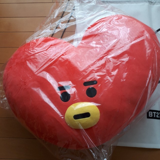 防弾少年団(BTS)(ボウダンショウネンダン)のBT21 TATA クッション42㎝ エンタメ/ホビーのCD(K-POP/アジア)の商品写真