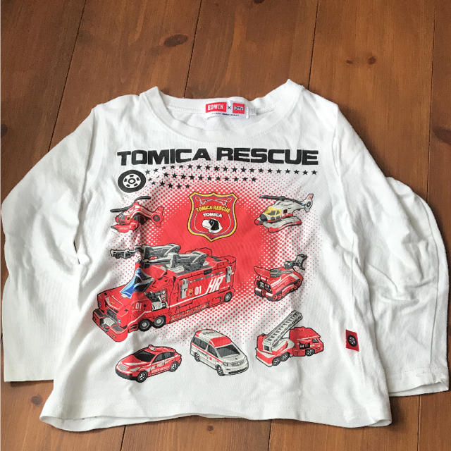 EDWIN(エドウィン)のEDWIN×トミカ 白コラボロンT 100cm＊中古 キッズ/ベビー/マタニティのキッズ服男の子用(90cm~)(Tシャツ/カットソー)の商品写真