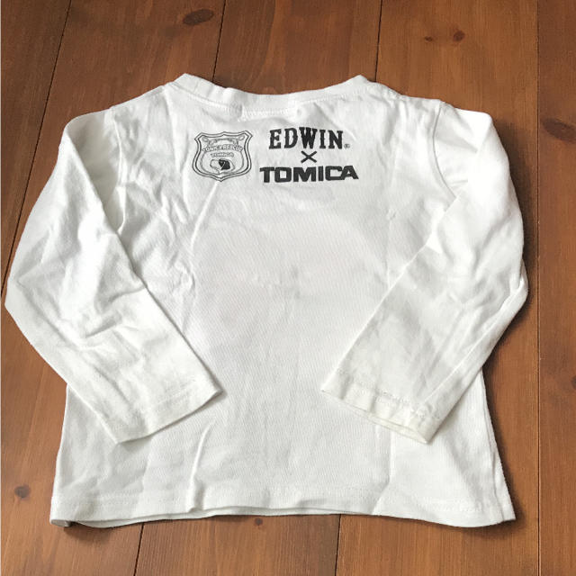 EDWIN(エドウィン)のEDWIN×トミカ 白コラボロンT 100cm＊中古 キッズ/ベビー/マタニティのキッズ服男の子用(90cm~)(Tシャツ/カットソー)の商品写真