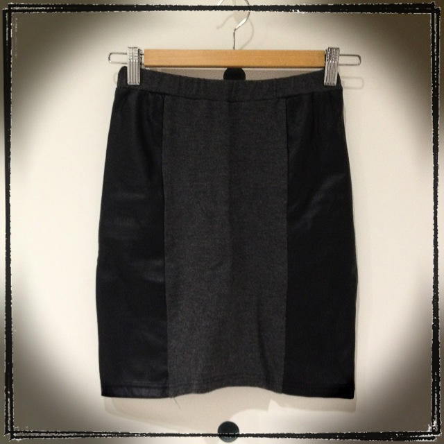 MURUA(ムルーア)のMURUA＊サイドレザースカート レディースのスカート(ミニスカート)の商品写真