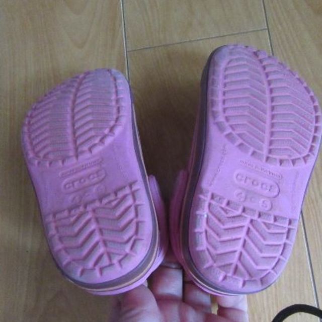 crocs(クロックス)のクロックス　サンダル　夏　13cm　女の子　ピンク　中古 キッズ/ベビー/マタニティのベビー靴/シューズ(~14cm)(サンダル)の商品写真