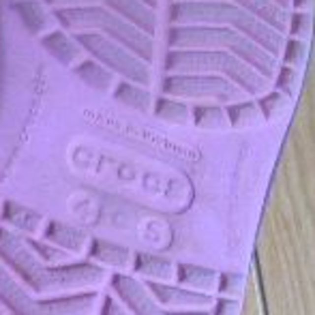 crocs(クロックス)のクロックス　サンダル　夏　13cm　女の子　ピンク　中古 キッズ/ベビー/マタニティのベビー靴/シューズ(~14cm)(サンダル)の商品写真