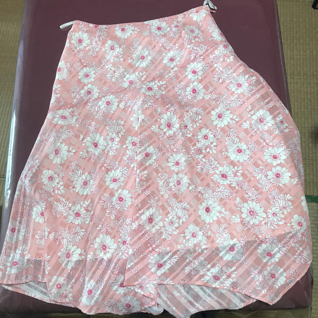 自由区(ジユウク)の花柄スカート 自由区 レディースのスカート(ひざ丈スカート)の商品写真