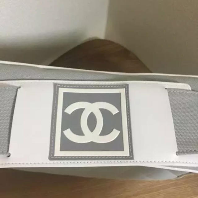 CHANEL(シャネル)のシャネル スポーツライン 最終値下げ今月のみ出品 レディースのバッグ(ボディバッグ/ウエストポーチ)の商品写真