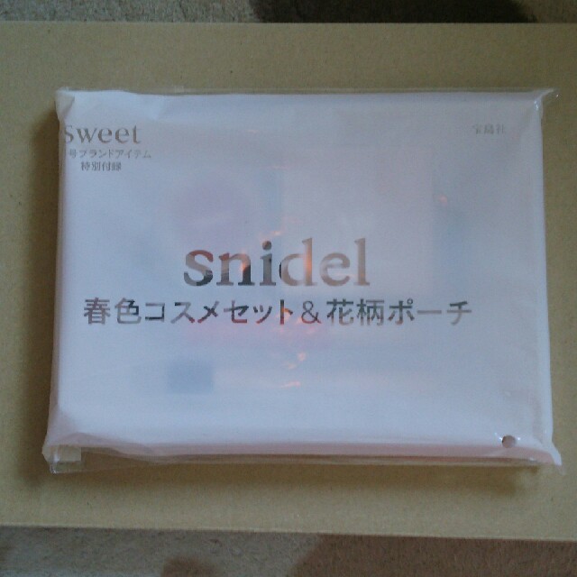 SNIDEL(スナイデル)の春色コスメセット&花柄ポーチ  付録 コスメ/美容のキット/セット(コフレ/メイクアップセット)の商品写真