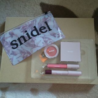 スナイデル(SNIDEL)の春色コスメセット&花柄ポーチ  付録(コフレ/メイクアップセット)