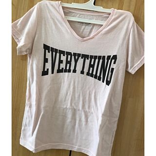 トゥデイフル(TODAYFUL)のトゥデイフル VネックロゴＴシャツ(Tシャツ(半袖/袖なし))