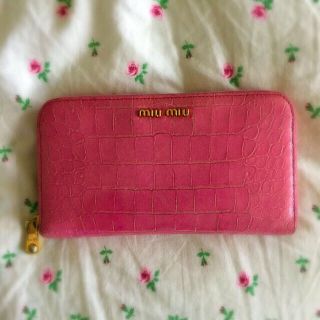 ミュウミュウ(miumiu)のmiumiu クロコ長財布 紗栄子(財布)