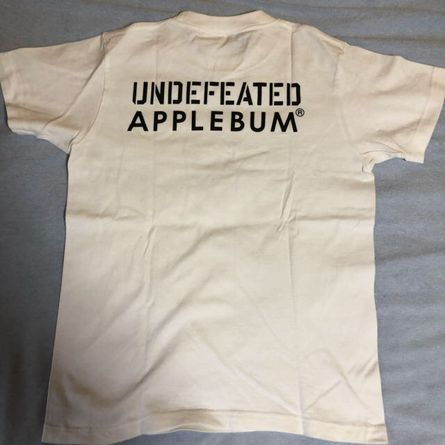 APPLEBUM(アップルバム)のAPPLEBUM ✖️ UNDEFEATED コラボTシャツ メンズのトップス(Tシャツ/カットソー(半袖/袖なし))の商品写真