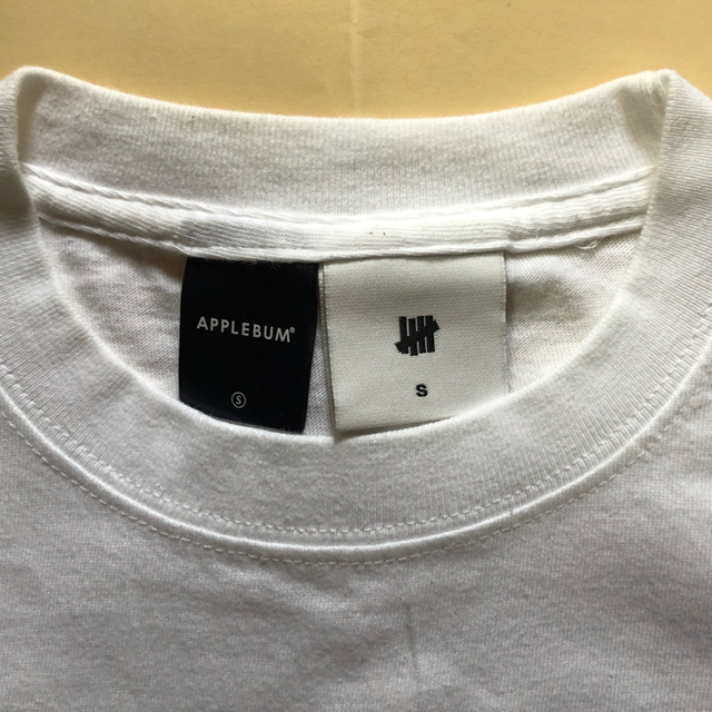 APPLEBUM(アップルバム)のAPPLEBUM ✖️ UNDEFEATED コラボTシャツ メンズのトップス(Tシャツ/カットソー(半袖/袖なし))の商品写真