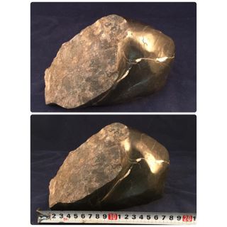 岩石？ 黒曜石？隕石？ 不明な石 幅約20cm(置物)