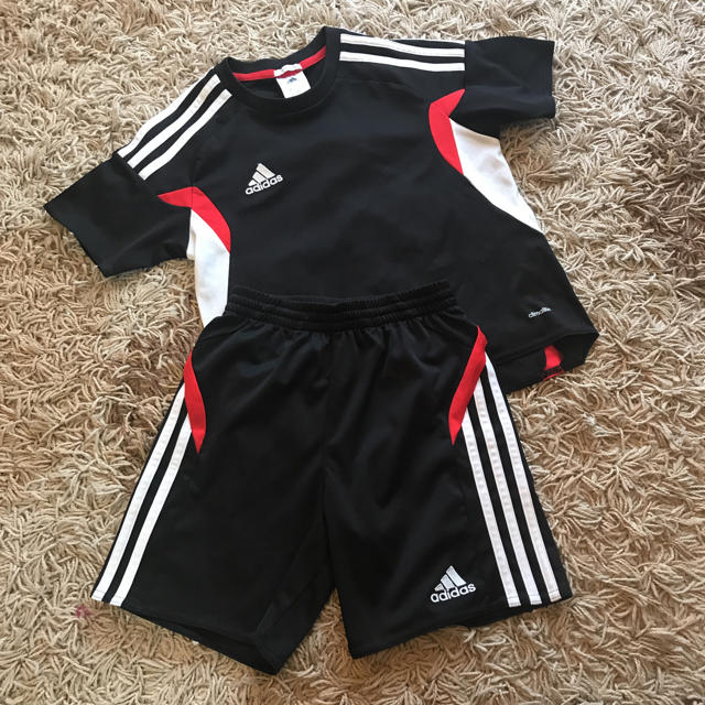 adidas 上下 セット ブラック サイズ120cm キッズ/ベビー/マタニティのキッズ服男の子用(90cm~)(Tシャツ/カットソー)の商品写真