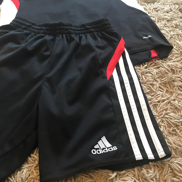 adidas 上下 セット ブラック サイズ120cm キッズ/ベビー/マタニティのキッズ服男の子用(90cm~)(Tシャツ/カットソー)の商品写真