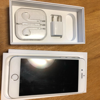 アップル(Apple)のiPhone6s シルバー SIMフリー 超美品 (携帯電話本体)