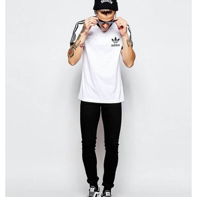 adidas(アディダス)の新品 ホワイト&ブラックLサイズ adidas★ カリフォルニアTシャ メンズのトップス(Tシャツ/カットソー(半袖/袖なし))の商品写真