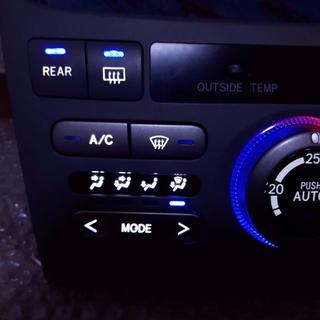 トヨタ(トヨタ)のヴォクシー・ノア AZR60G 後期LED打ち替え済み エアコンパネル完成品 ！(車種別パーツ)