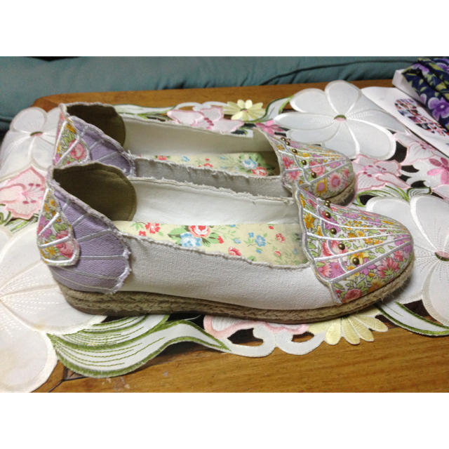FELISSIMO(フェリシモ)のフェリシモ✨貝殻と花柄のスリッポン✨ レディースの靴/シューズ(スニーカー)の商品写真