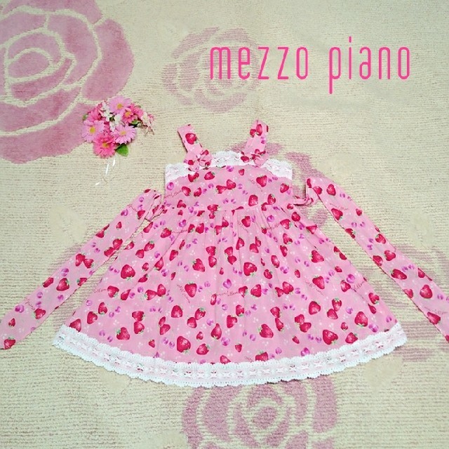 mezzo piano(メゾピアノ)の♡896♡メゾピアノ♡いちご＆チェリー♪♡サンドレス♪♡120cm♡ キッズ/ベビー/マタニティのキッズ服女の子用(90cm~)(ワンピース)の商品写真