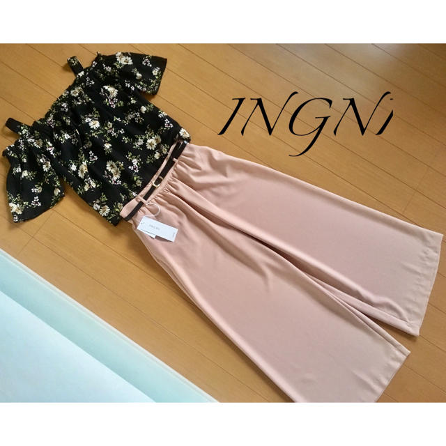 INGNI(イング)の新品INGNI 2点♡花柄トップス＋ベルト付きワイドパンツ レディースのレディース その他(セット/コーデ)の商品写真