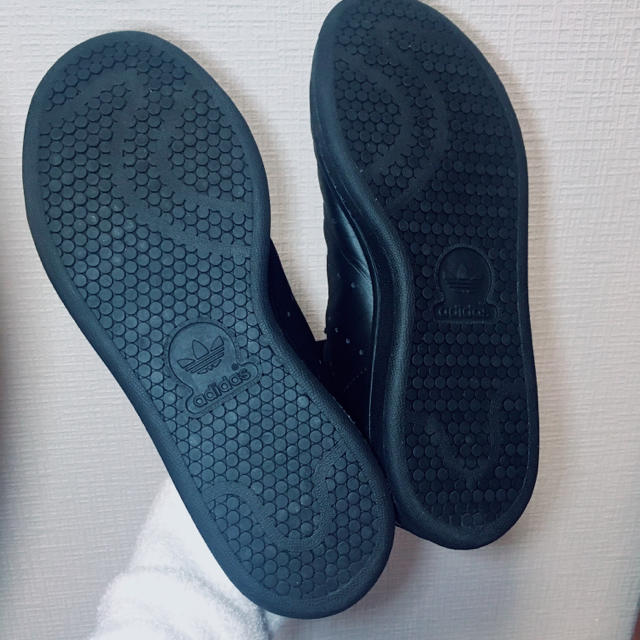 adidas(アディダス)のSTAN SMITH ブラック 23cm レディースの靴/シューズ(スニーカー)の商品写真