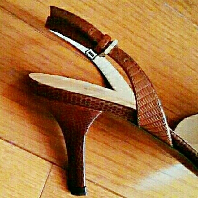 BRUNOMAGLI(ブルーノマリ)のセール♪　未使用　ブルーノマリ　バックストラップ　茶系　36 レディースの靴/シューズ(サンダル)の商品写真