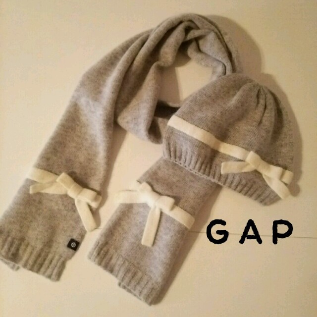 GAP(ギャップ)のGAP リボンマフラー&ニットキャップ レディースのレディース その他(セット/コーデ)の商品写真