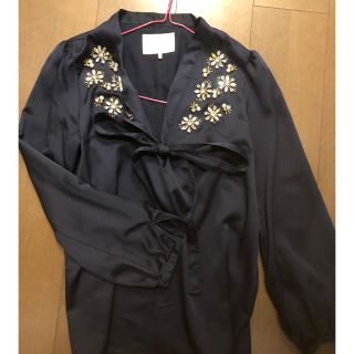 チェスティ(Chesty)のもなか様専用 ビジュー付きトップス チェスティ(シャツ/ブラウス(半袖/袖なし))