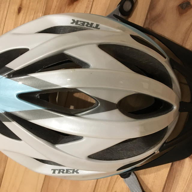 ヘルメット TREK スポーツ/アウトドアの自転車(ウエア)の商品写真