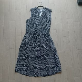 ギャップ(GAP)の☆新品☆ GAP ワンピース sサイズ  花柄ネイビー色(ロングワンピース/マキシワンピース)