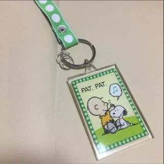 スヌーピー(SNOOPY)のスヌーピーとチャーリーブラウン、ライナスの絵柄のキーホルダー(キャラクターグッズ)