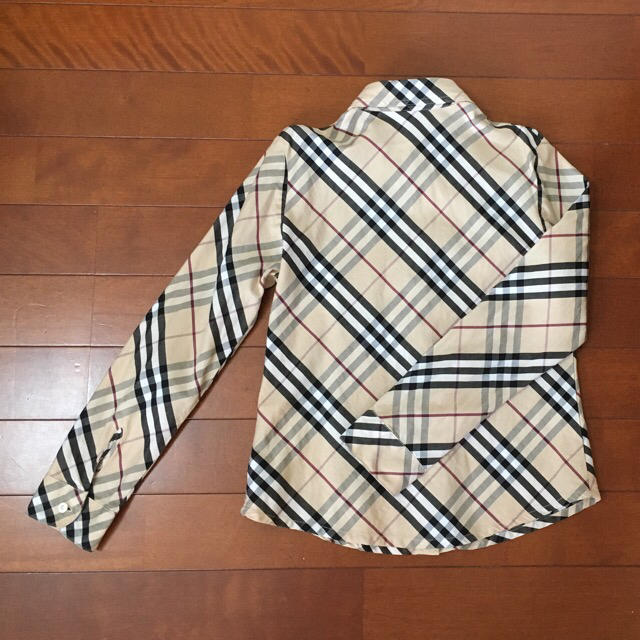 BURBERRY(バーバリー)の美品！バーバリーチェックシャツ 8Y 128cm キッズ/ベビー/マタニティのキッズ服女の子用(90cm~)(Tシャツ/カットソー)の商品写真