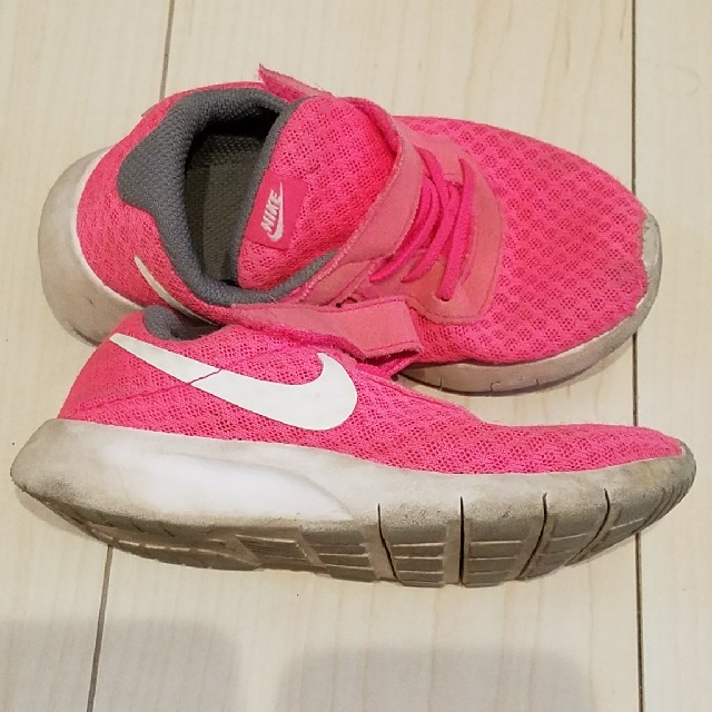 NIKE(ナイキ)のNIKE 16cm キッズ/ベビー/マタニティのキッズ靴/シューズ(15cm~)(スニーカー)の商品写真