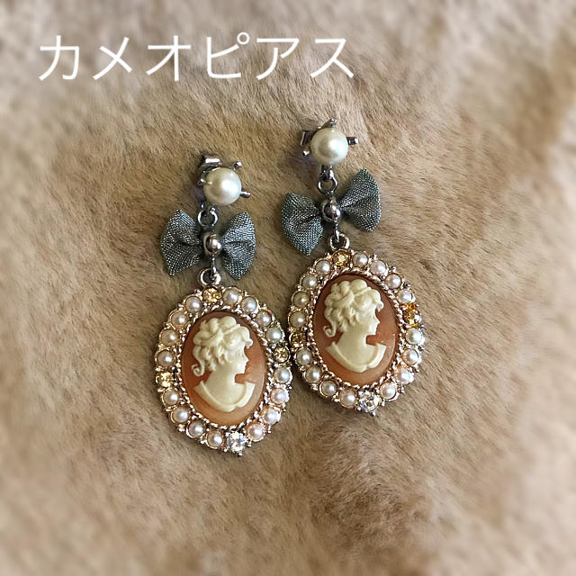 LADUREE(ラデュレ)のカメオ風ピアス レディースのアクセサリー(ピアス)の商品写真