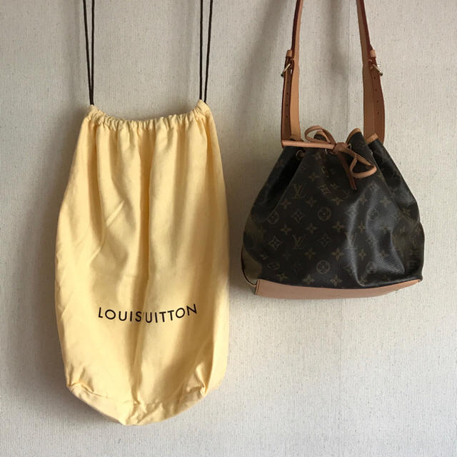 LOUIS VUITTON(ルイヴィトン) ショルダーバッグ プチノエ