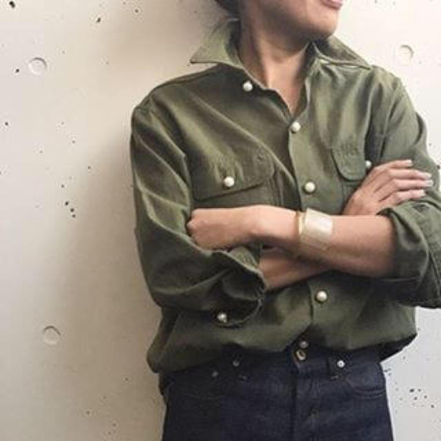 篠原涼子さん着用 マディソンブルー別注パールシャツ