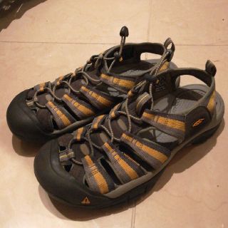 キーン(KEEN)のRIDEさま専用　KEENサンダル　グレー×イエロー　美品(サンダル)