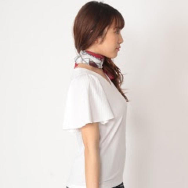 CECIL McBEE(セシルマクビー)の新品！ セシルマクビー スカーフ付き ワイドリブカットソー ホワイト 半袖 レディースのトップス(カットソー(半袖/袖なし))の商品写真