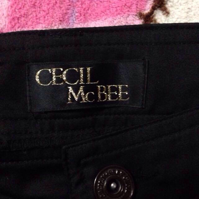 CECIL McBEE(セシルマクビー)のSALEセシルマクビーハーフカーゴパンツ レディースのパンツ(ワークパンツ/カーゴパンツ)の商品写真