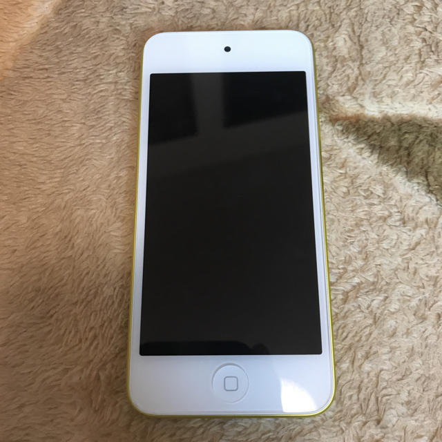 iPod touch(アイポッドタッチ)のipod touch 32GB 第5世代 イエロー  スマホ/家電/カメラのオーディオ機器(ポータブルプレーヤー)の商品写真