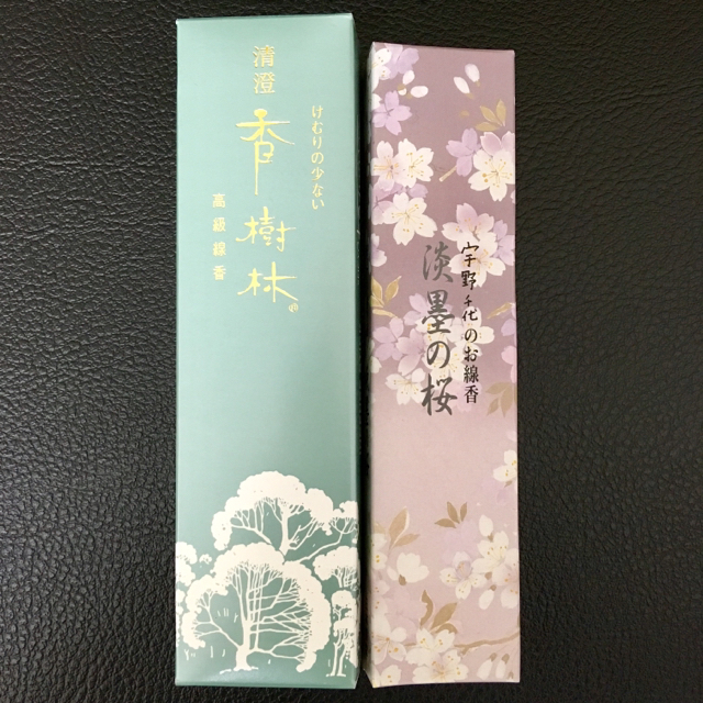 線香：日本香堂 けむりの少ない 菊ごろも バラ詰 90g×2箱+おまけ コスメ/美容のリラクゼーション(お香/香炉)の商品写真